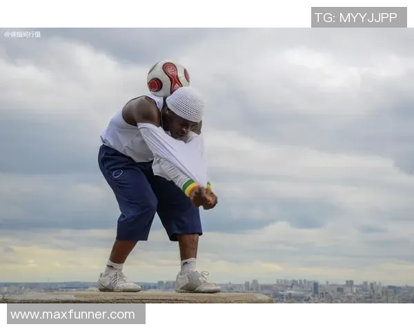 足球巨星化身街头球员展现真实风采与激情对决 足球巨星化身街头球员展现真实风采与激情对决