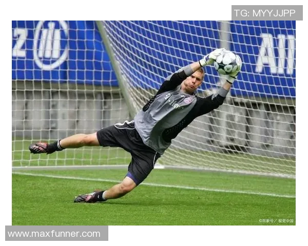 足球明星在阳光下训练是否会导致肤色变黑的科学分析与讨论